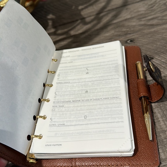 Unused - LV Calendar/Organizer Booklet - Picture 5 of 9